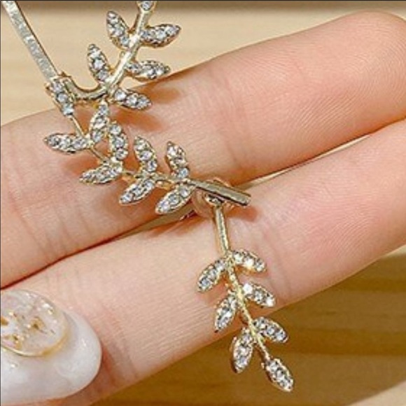 Leafy Rhinestone Ear cuff - Picture 4 of 4